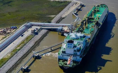 Shell y XRG se sumarían al proyecto Argentina LNG