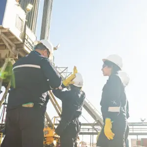 Rystad Energy: Vaca Muerta acelera hacia el millón de barriles diarios y se consolida como eje de exportaciones de GNL