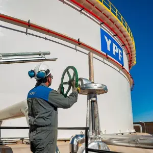 YPF adquirió el 100% de Refinor que opera el poliducto vital entre Tucumán y Córdoba