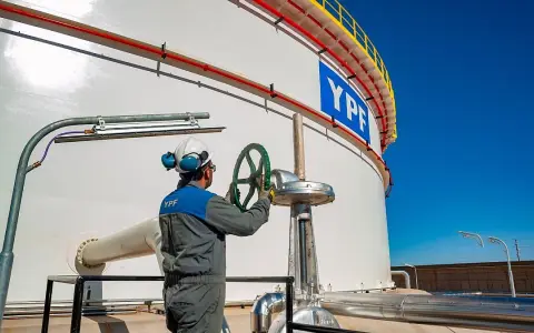 YPF has completed the acquisition of Refinor, in which it previously held a 50% stake.