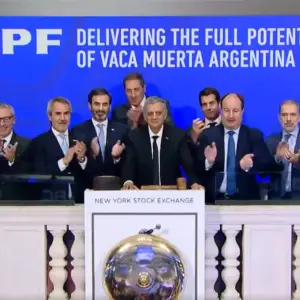 YPF acelera posicionamiento global: vínculo con Continental Resources y Devon Energy, u$s3.500M en upstream y la meta de 200.000 barriles diarios