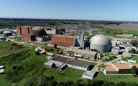 Nucleoeléctrica produce energía eléctrica mediante la operación de las centrales Atucha I, Atucha II y Embalse