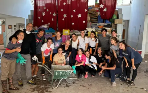 Voluntarios de Dow colaboraron en la recuperación de la ciudad de Bahía Blanca, tras las últimas inundaciones.