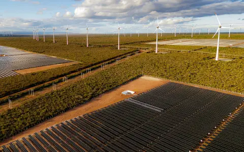 El complejo eólico Serra da Babilônia y el complejo solar Serra da Babilônia, en el estado de Bahía, operan con una capacidad de 363 MW en total.