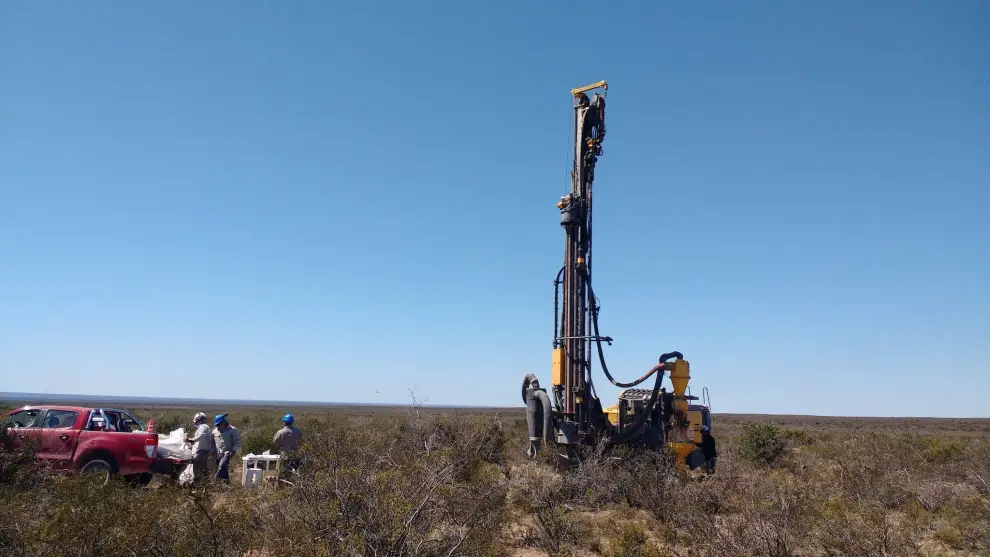 Esta nueva etapa de perforación diamantina busca probar la presencia de uranio y vanadio en zonas anteriormente no exploradas.