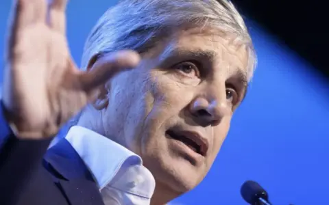 Luis Caputo avanzó con la reforma de la segmentación tarifaria