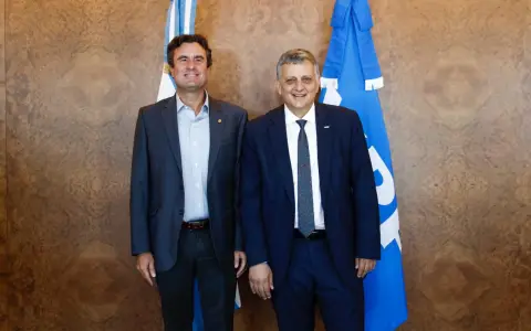  Julián Escuder, Country Manager de Pluspetrol Argentina, junto a Horacio Marín, presidente y CEO de YPF.
