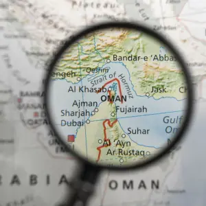 El Estrecho de Ormuz es la única salida por mar para las exportaciones de Arabia Saudita, Irak, Emiratos Árabes Unidos, Kuwait, Qatar e Irán