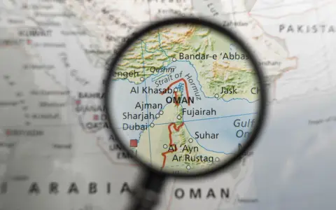 El Estrecho de Ormuz es la única salida por mar para las exportaciones de Arabia Saudita, Irak, Emiratos Árabes Unidos, Kuwait, Qatar e Irán