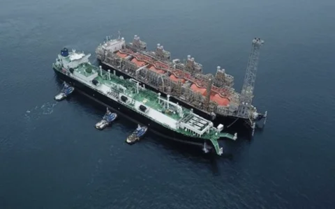 A lo largo de 2027, el foco se desplaza a la ejecución offshore del Hilli y a la ingeniería del MK II en paralelo
