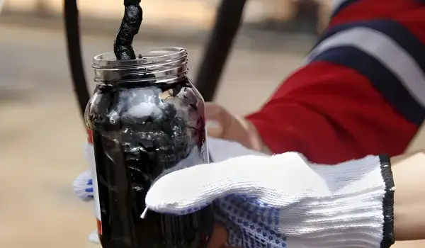 Merey 16 is a blend made from extra-heavy crude that, immediately after extraction, has an almost solid consistency.