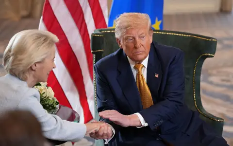 En julio de 2025, Trump anunció un acuerdo con la UE tras reunirse con la presidenta de la Comisión Europea Ursula von der Leyen en Escocia