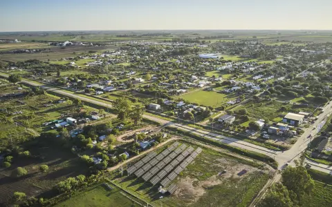 El nuevo esquema de generación de energía distribuida comunitaria en la Provincia de Buenos Aires también inaugura un mercado de inversión compartida.
