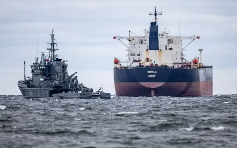 En abril de 2025, el buque Kiwala fue detenido por la Armada de Estonia en el Golfo de Finlandia mientras navegaba hacia el puerto ruso de Ust-Luga