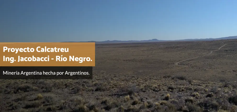 El Proyecto Calcatreu está ubicado 80km al sur de la localidad rionegrina de Ing. Jacobacci, en plena meseta patagónica.