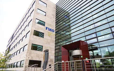 FMO —el banco de desarrollo emprendedor de los Países Bajos— otorgó financiamiento a Central Puerto. 