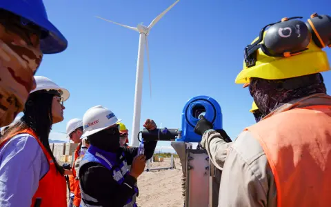 El Golden Row consiste en la instalación de la primera fila completa de paneles solares