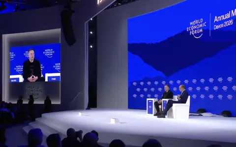 Entrevistado por Larry Fink, el director de BlackRock, Elon Musk dijo que la energía es un cuello de botella