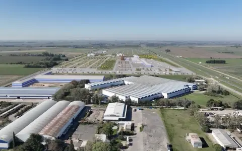 Se espera que la nueva planta entre en operación en 2028, con una capacidad anual de 360.000 toneladas de acero destinado al mercado interno