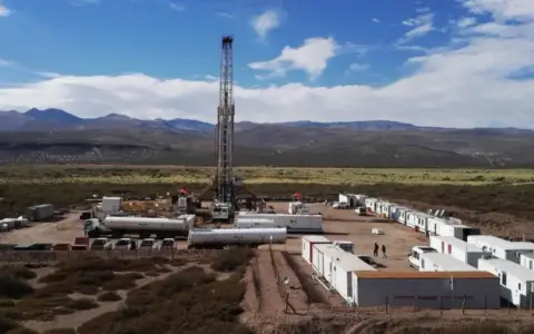 After integrating the fully operated Loma Jarillosa Este block and Puesto Silva Oeste, the company is preparing a drilling program.