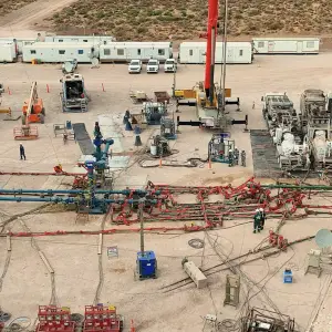 Simul frac, continuous pumping y walking rigs: cómo son las 3 tecnologías que acelerarán la producción de Vaca Muerta en 2026