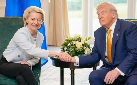 Encuentro entre la titular del ejecutivo de la UE, Ursula von Der Leyen y el presidente Donald Trump en 2025