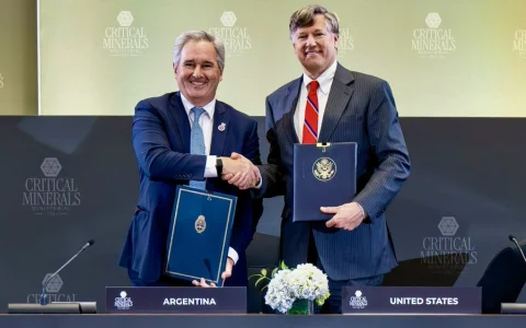Pablo Quirno y Christopher Landau, en la cumbre ministerial de minerales críticos