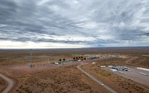 El diseño fue ampliado a 20.000 barriles de petróleo y 2,5 millones de metros cúbicos de gas diarios