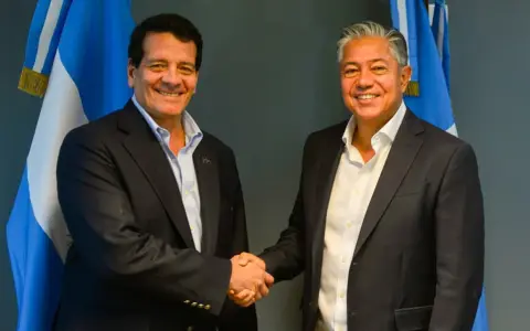 Felipe Bayon, CEO de GeoPark, junto al gobernador neuquino Rolando Figueroa.