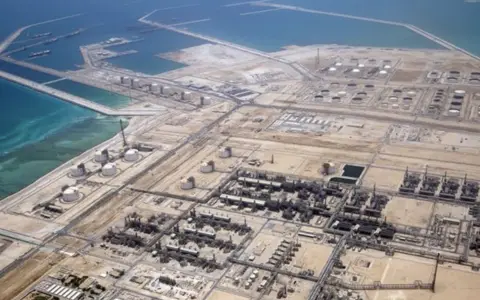 QatarEnergy declaró un parate de fuerza mayor suspendiendo las entregas desde Ras Laffan