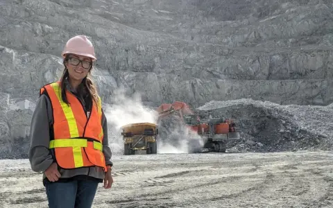 Ponerse de pie en este sector implica aceptar desafíos de gran escala: técnicos, productivos, humanos y también sociales