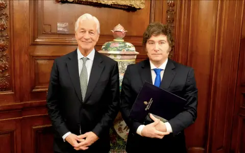 El presidente Javier Milei y el anfitrión, CEO de JP Morgan, Jamie Dimon