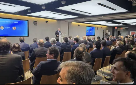 Luis Caputo tuvo numerosos encuentros bilaterales en el Argentina Week