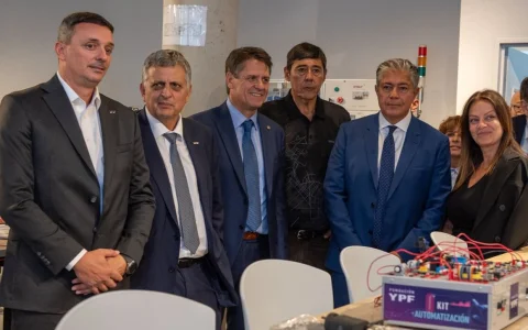 Gustavo Schiappacasse of Fundación YPF with Marín, Gaido, Figueroa and Pettovello during the tour.