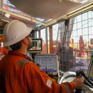 Así son las prácticas en el "pozo escuela" del Instituto Vaca Muerta en el Río Neuquén
