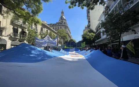 La Unión Obrera de la Construcción de la República Argentina (UOCRA) se movilizó hacia el Congreso Nacional por los empleos vinculados a la minería