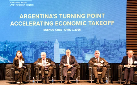 Kezia McKeague (izq.) modera el panel que compartieron (de izq. a der.): Rubén Dusso, José Luis Manzano, Michael Meding y Martín Pérez de Solay