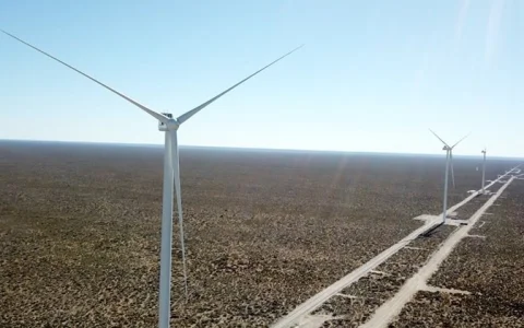 El Parque Eólico Aluar de Puerto Madryn arrancó con 50 MW en 2019, sumó dos etapas de 60 MW y 54 MW y una cuarta de 81 MW hasta los 246 MW actuales