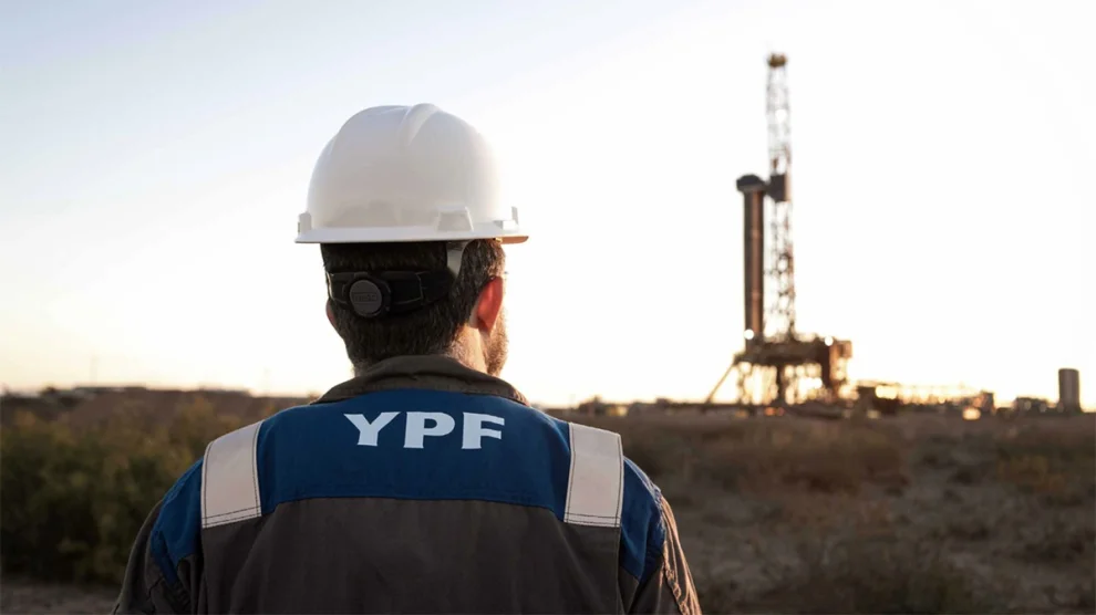 YPF apunta a fortalecer sus proyectos de exportación de petróleo y de gas.