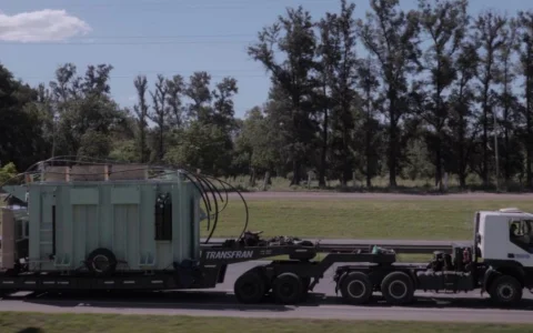 Así trasladaban uno de los transformadores para la nueva subestación Martínez