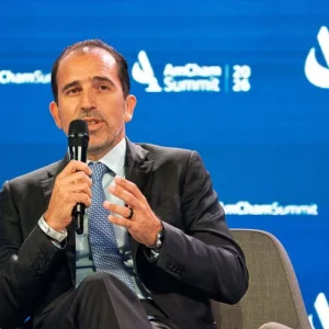 AmCham Summit 2026: AES quiere ampliar su capacidad eólica para colaborar con la minería y los data centers