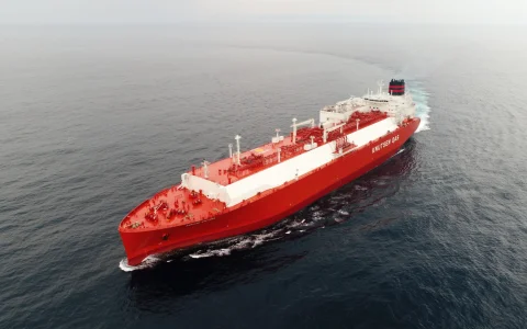 El primer cargamento de Gas Natural Licuado que importará Argentina en 2026 navega ya rumbo a Escobar a bordo del Ribera del Duero Knutsen