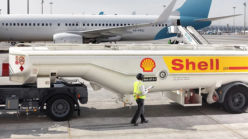 La operación en Argentina incluye la operación aeroportuaria, comercializando combustibles de aviación bajo la marca Shell.