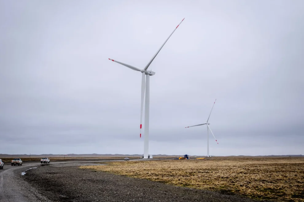 El parque cuenta con 2 aerogeneradores de 86m de altura y 136m de diámetro de círculo de giro de la pala, que generarán 9MW