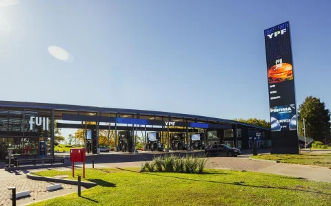 La inauguración de YPF Black se enmarca en una estrategia más amplia de transformación del retail de la compañía