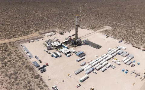 The state operator's initiative includes 1,152 wells and a plateau of 240,000 barrels per day by 2032.