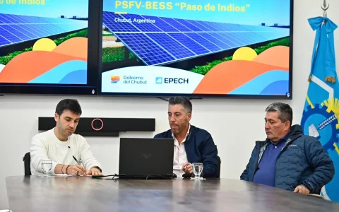 El gobernador del Chubut, Ignacio “Nacho” Torres, encabezó la firma del convenio para la creación de un Parque Solar Fotovoltaico en Paso de Inidios