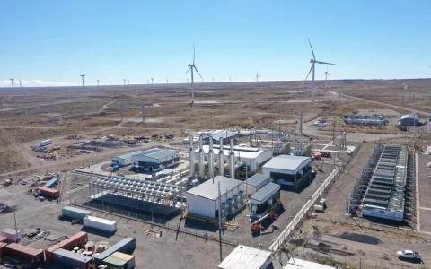 YPF formalizó la cesión del 100% del área convencional al grupo Perez Companc (Pecom Servicios Energía 51% + San Benito Upstream 49%)