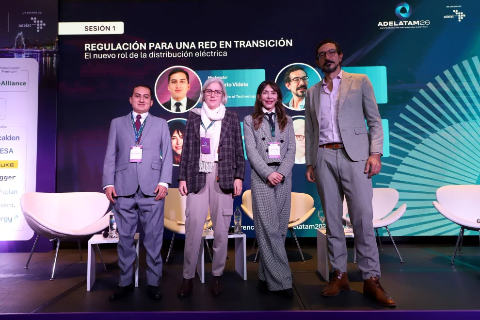 De izq. a der.: Jeancarlo Videla (Inel Chile), Lucía Spinelli (Banco Mundial), Silvana Stochetti (Edenor) y Esteban Kiper (OLACDE)