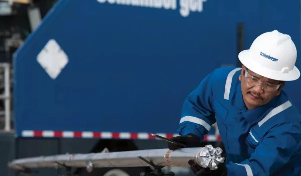 SLB, la mayor proveedora global de servicios petroleros figura como dueña del 19% de Agua del Cajón, el bloque no convencional que Capex opera en V.M.